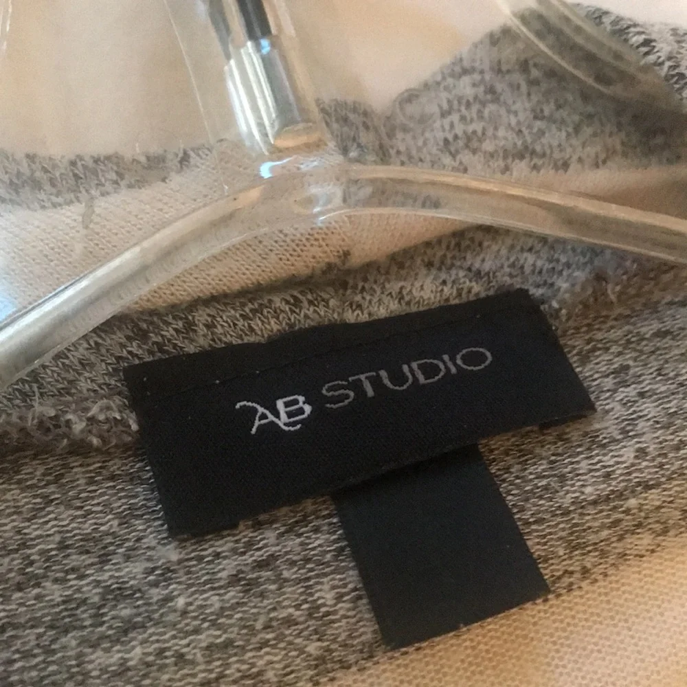 Top - Picture 3 of 3